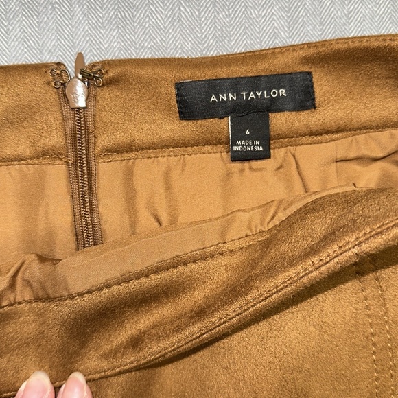 And Taylor suede mini skirt tan size 6 - Picture 2 of 3